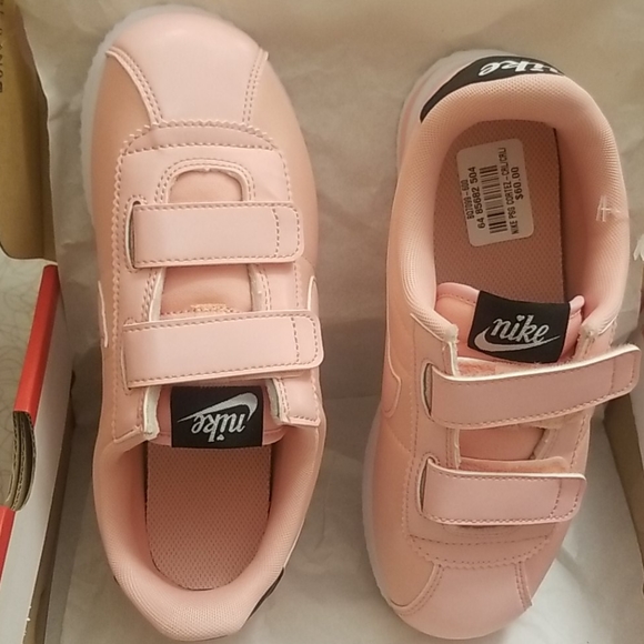 Tennis shoes - Picture 2 of 4